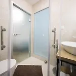 Апартаменти Beautiful In With Wifi Задар