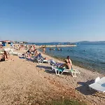 Gorgeous Apartment In Zadar شقة *